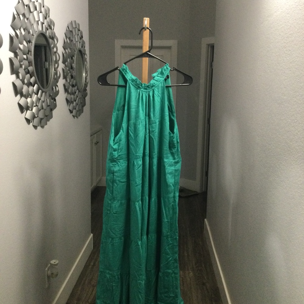 Sleeveless Halter Summer Maxi Dress with Pockets - Green size Medium